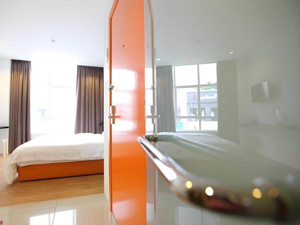 1 Hotel Taman Connaught Kuala Lumpur Dış mekan fotoğraf
